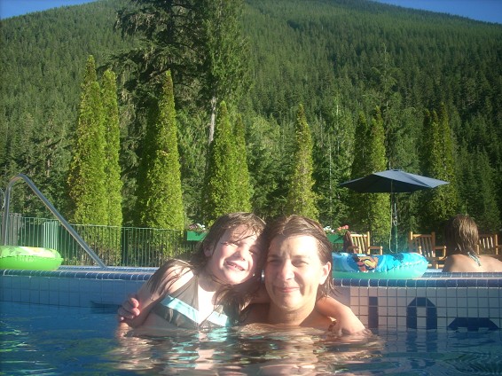 Jessica and Ellen at Nakusp Hotsprings