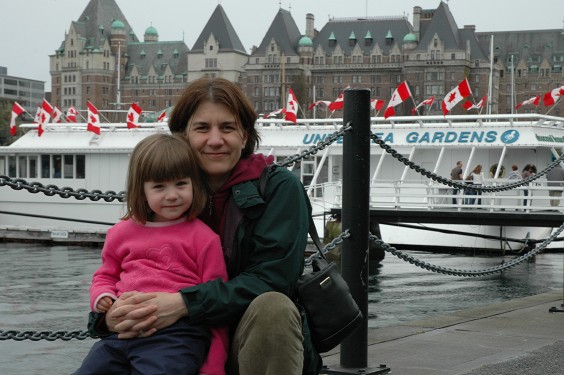 Ellen and Jessica at the inner harbour